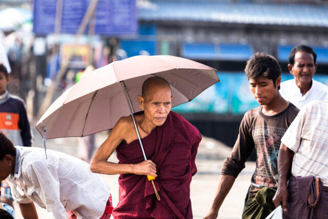 Buddhistischer Mönch in Sittwe, Myanmar