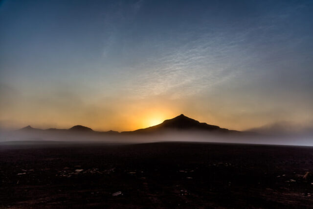 Sonnenaufgang in der Namib, Namibia