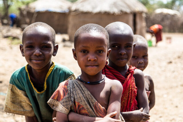 Massai-Kinder in der Nähe des Lake Natron, Tansania